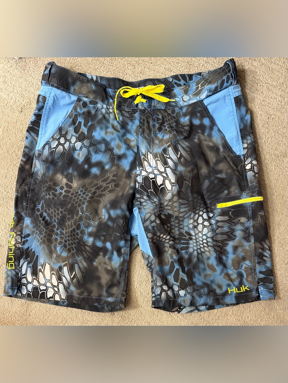 HUK Fishing Board Shorts SZ XL